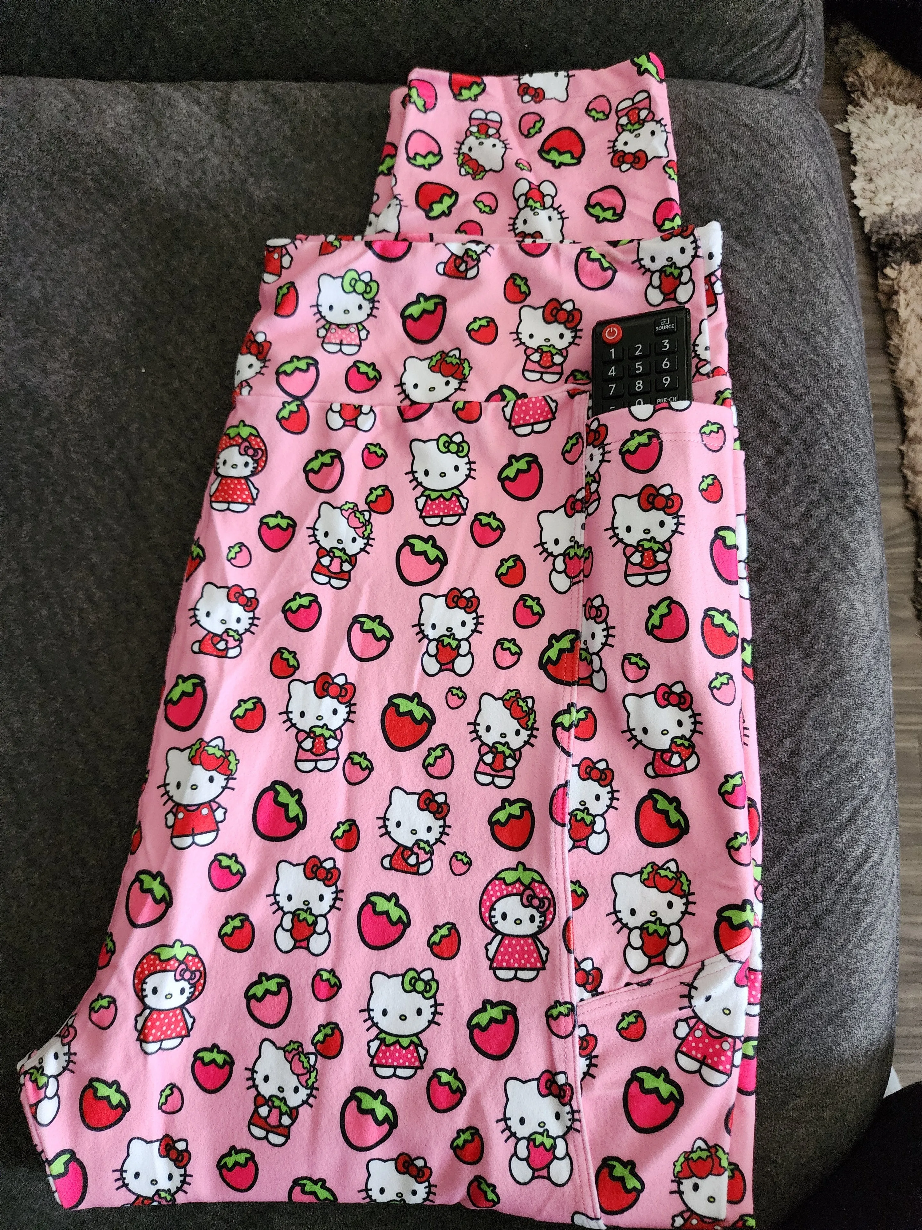 *CP Hello Kitty Strawberry Leggings