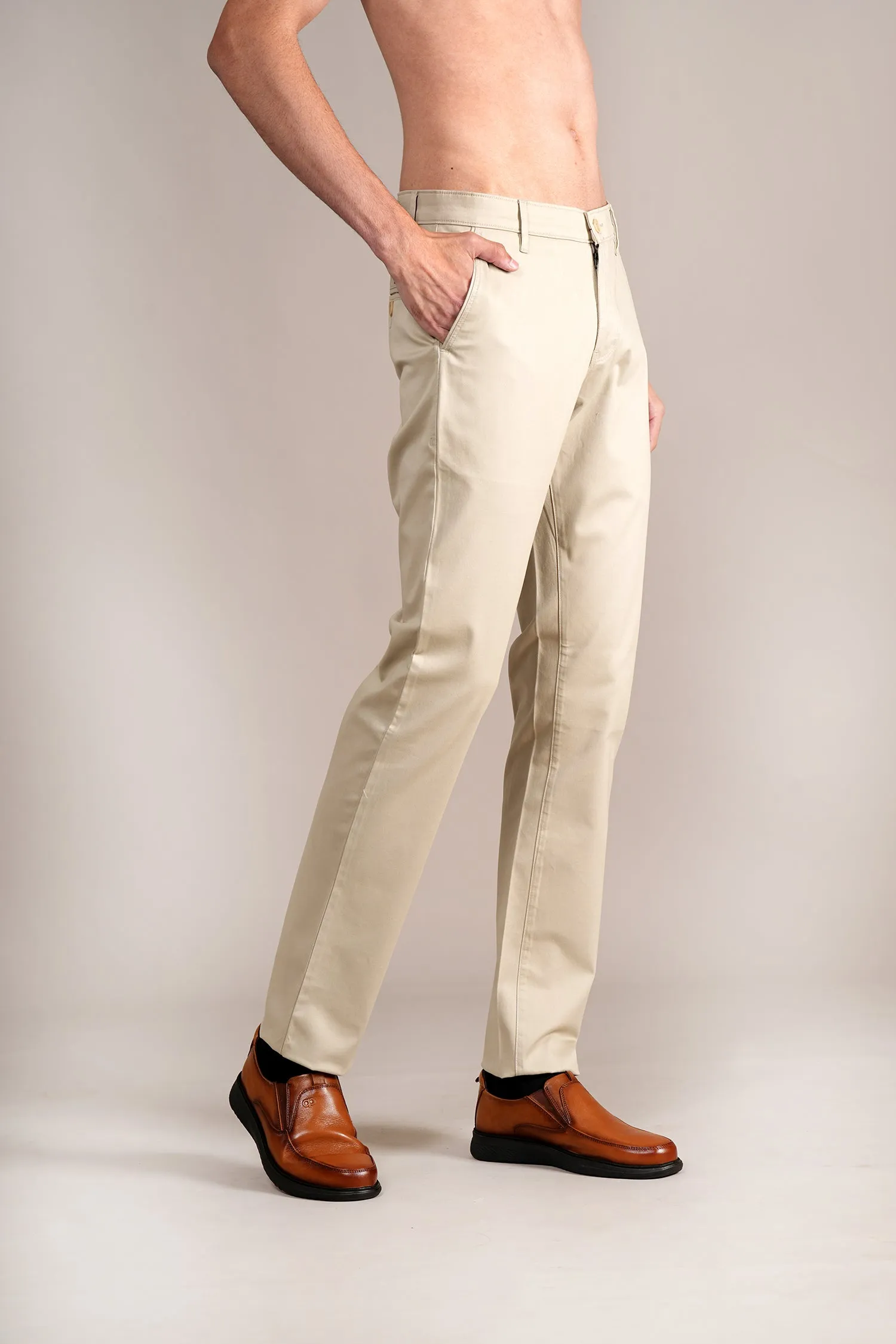 Men's Beige Solid Non-Pleated Casual Trouser