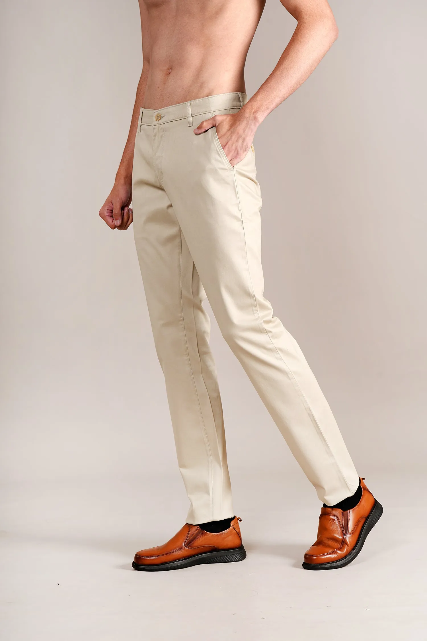 Men's Beige Solid Non-Pleated Casual Trouser