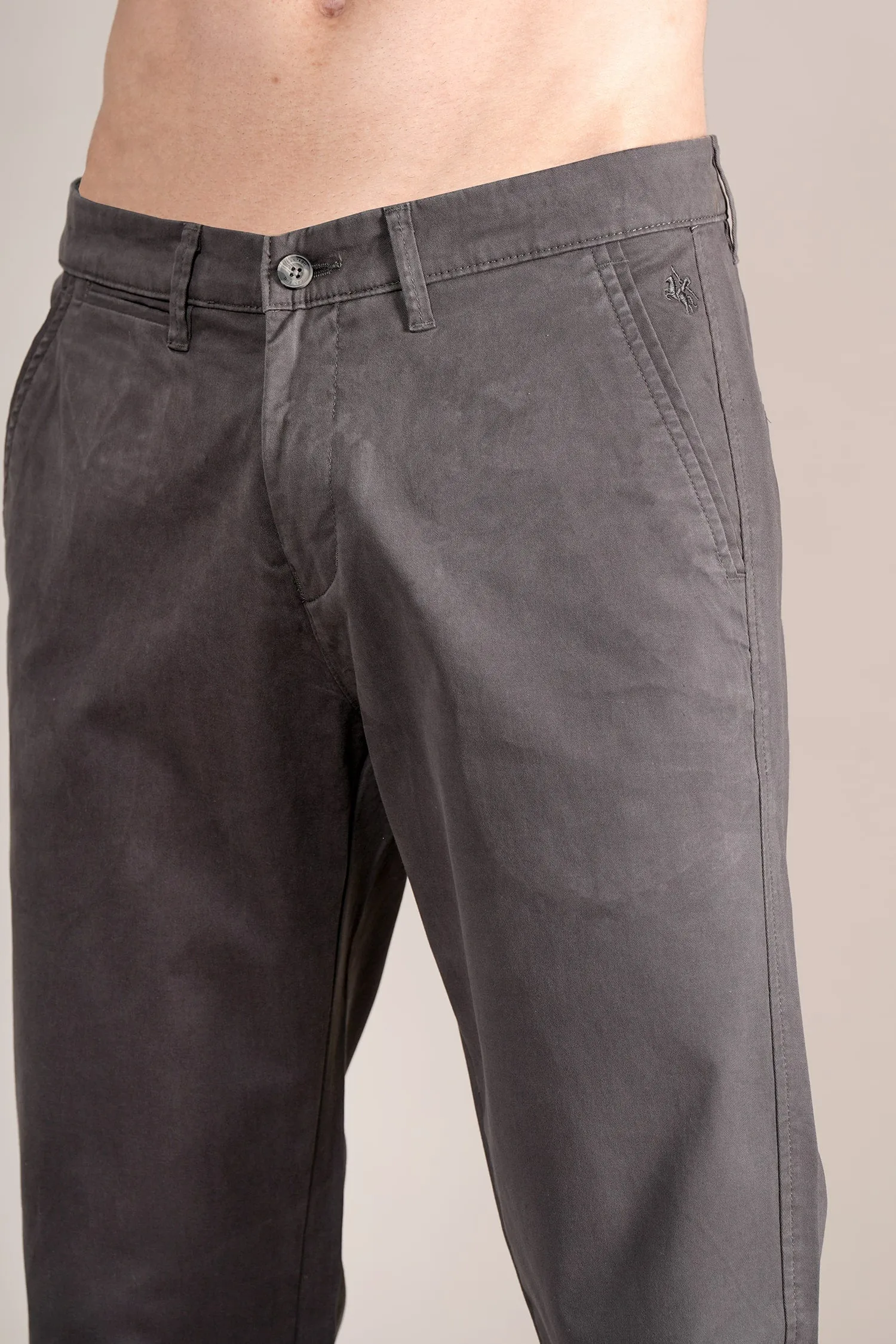 Men's Dark Grey Solid Non-Pleated Casual Trouser