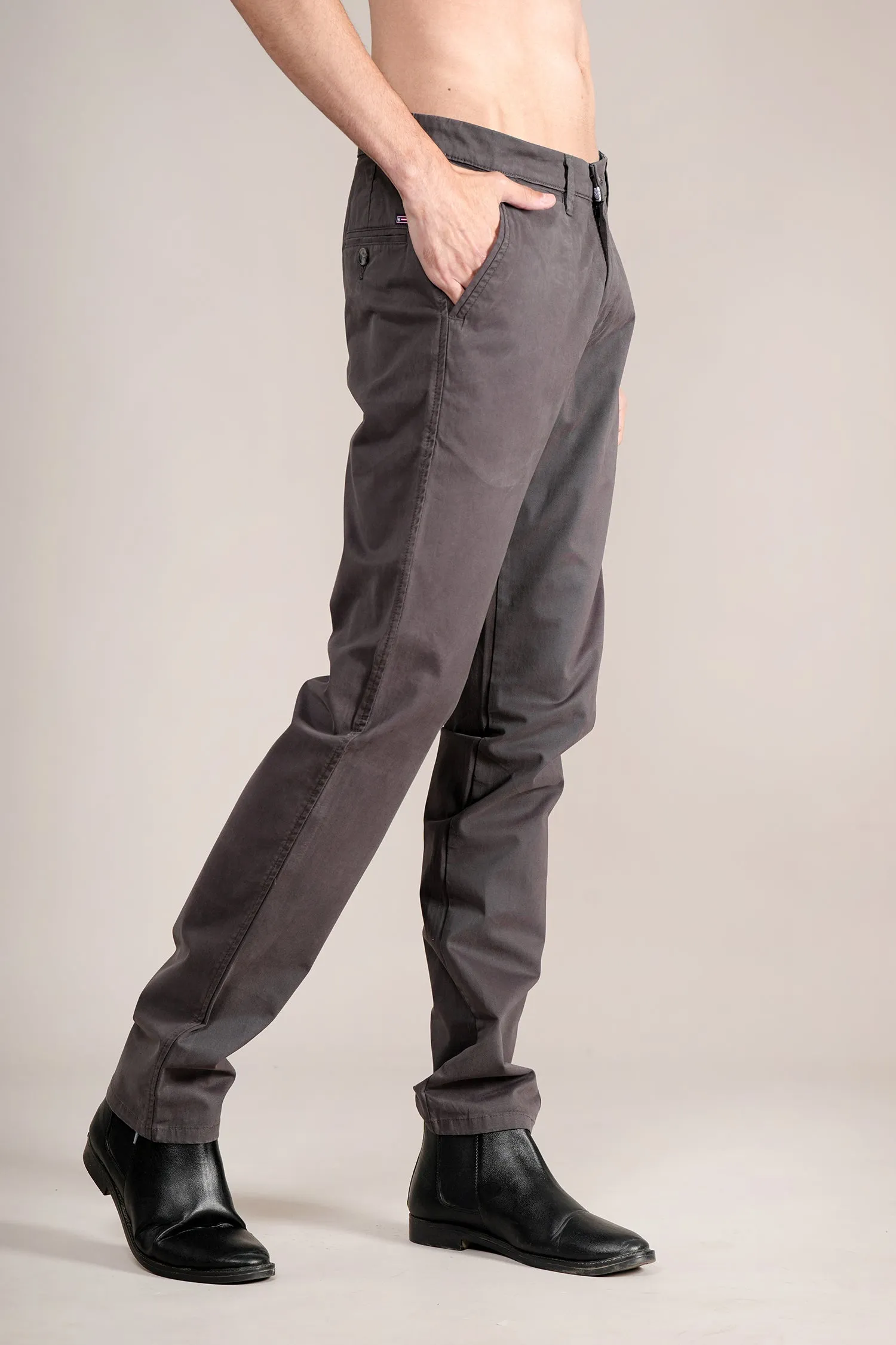 Men's Dark Grey Solid Non-Pleated Casual Trouser