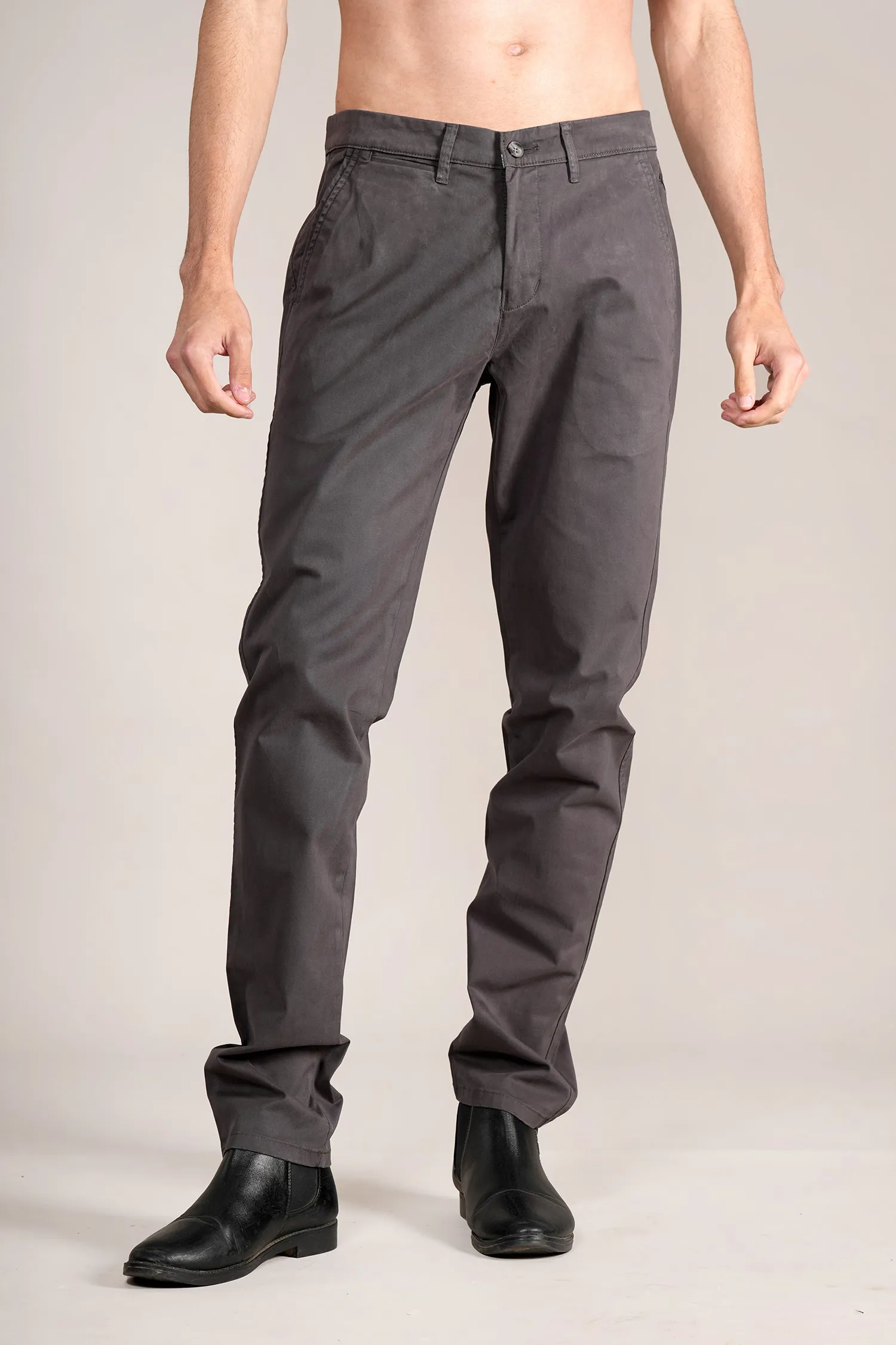 Men's Dark Grey Solid Non-Pleated Casual Trouser