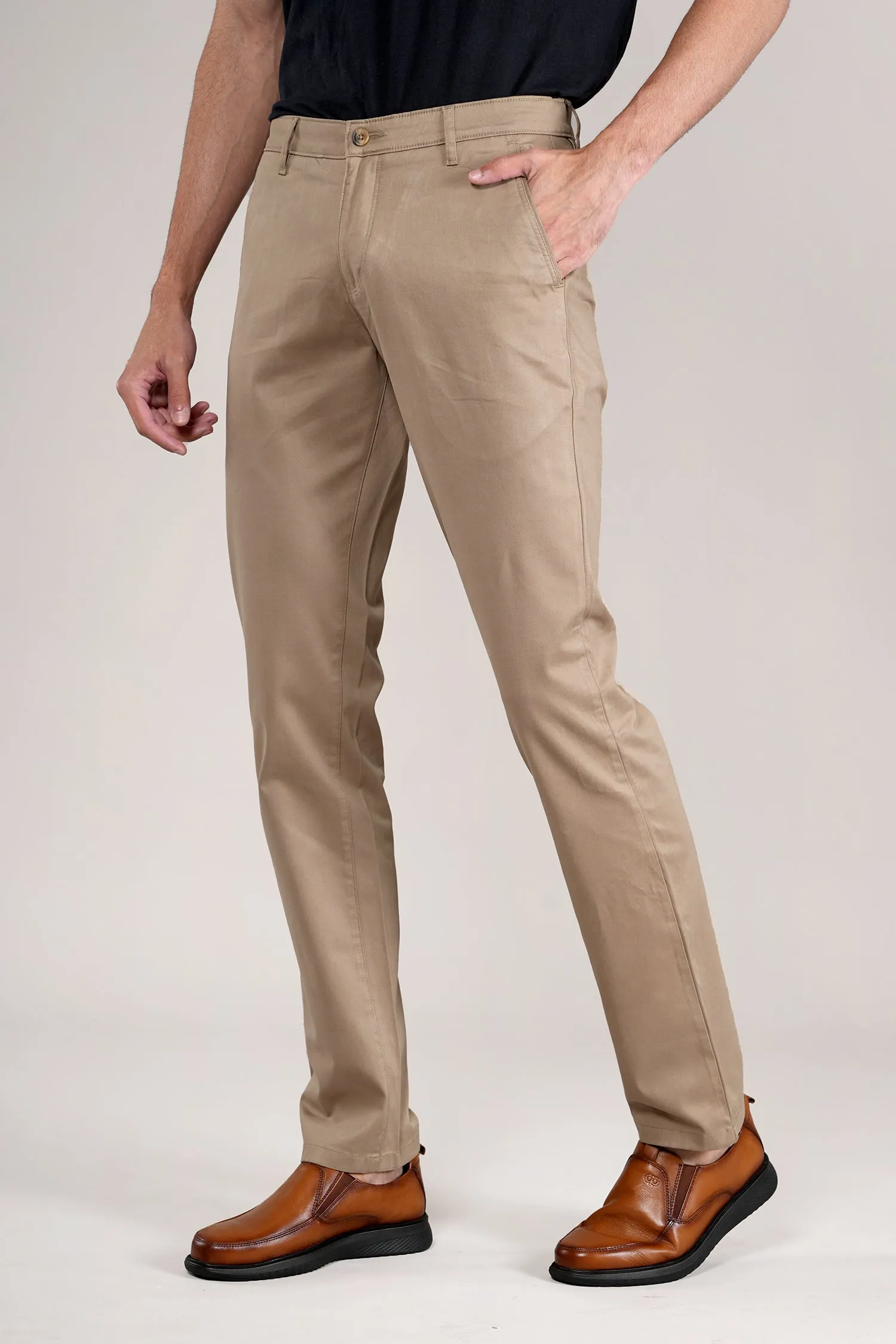 Men's Khaki Solid Non-Pleated Casual Trouser