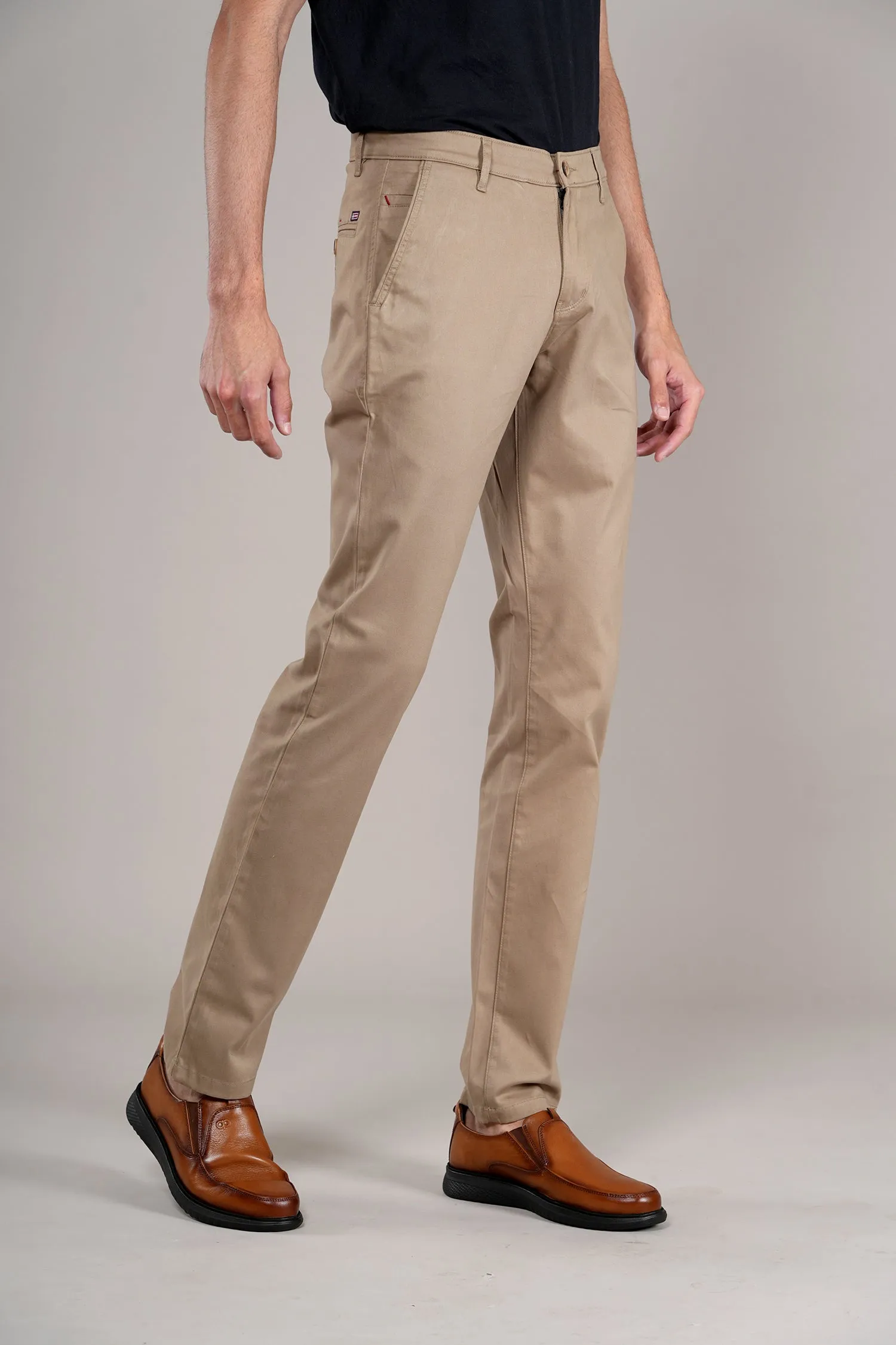 Men's Khaki Solid Non-Pleated Casual Trouser