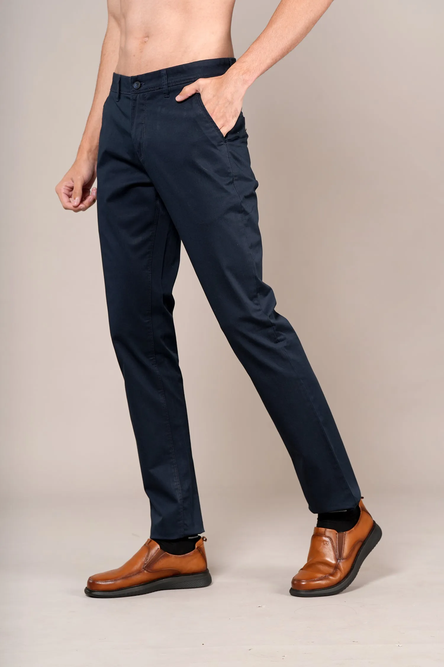 Men's Navy Solid Non-Pleated Casual Trouser