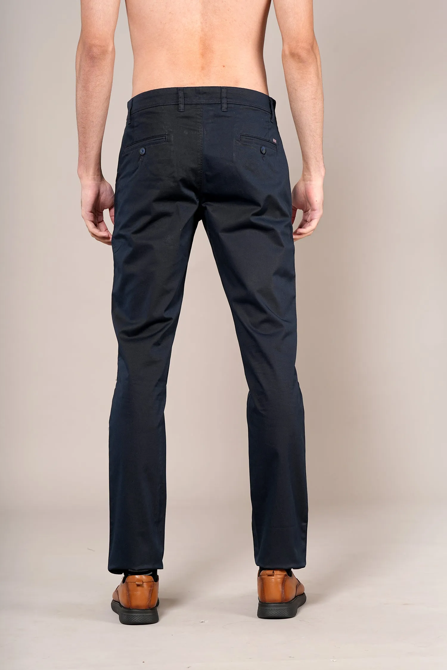 Men's Navy Solid Non-Pleated Casual Trouser