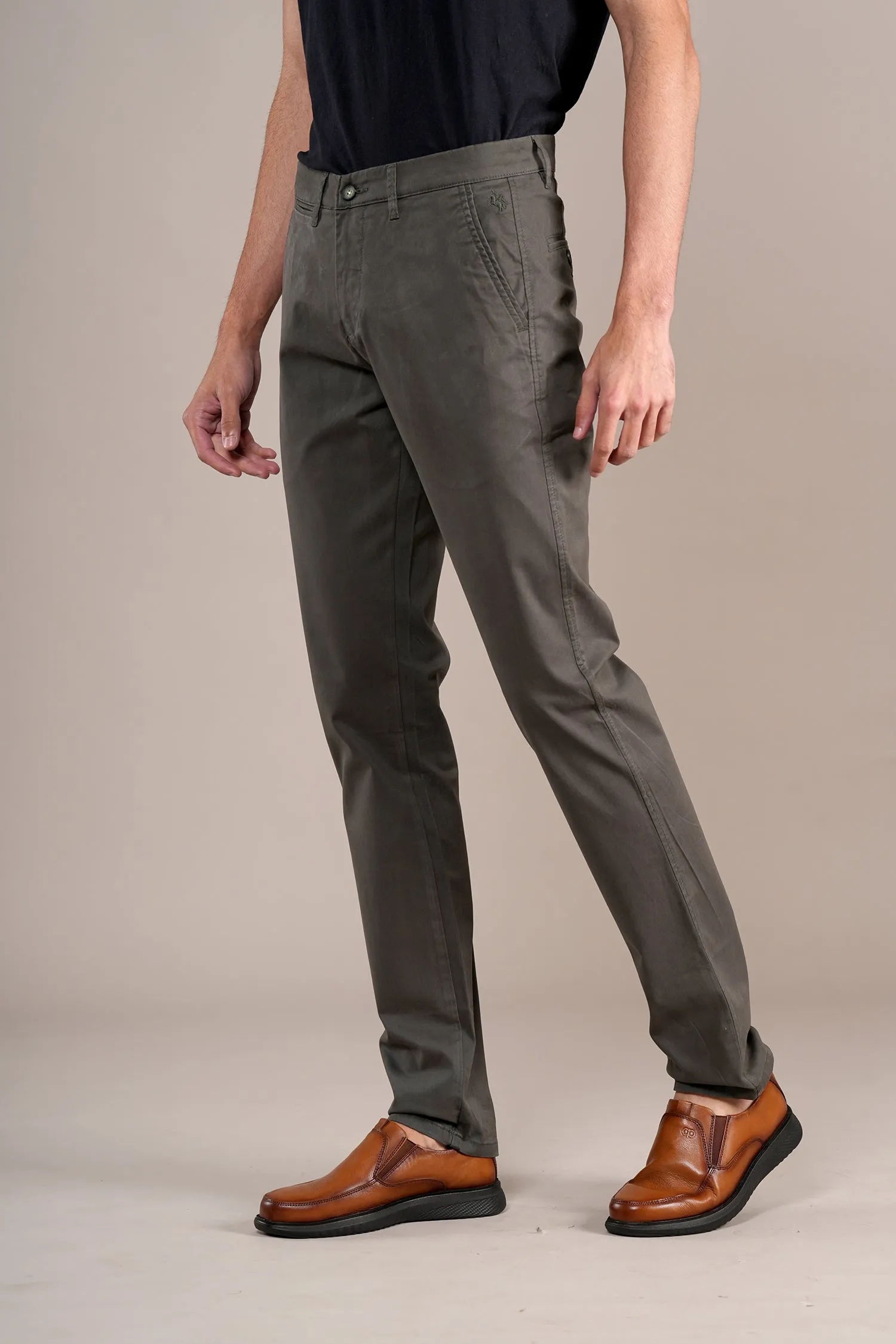 Men's Olive Solid Non-Pleated Casual Trouser