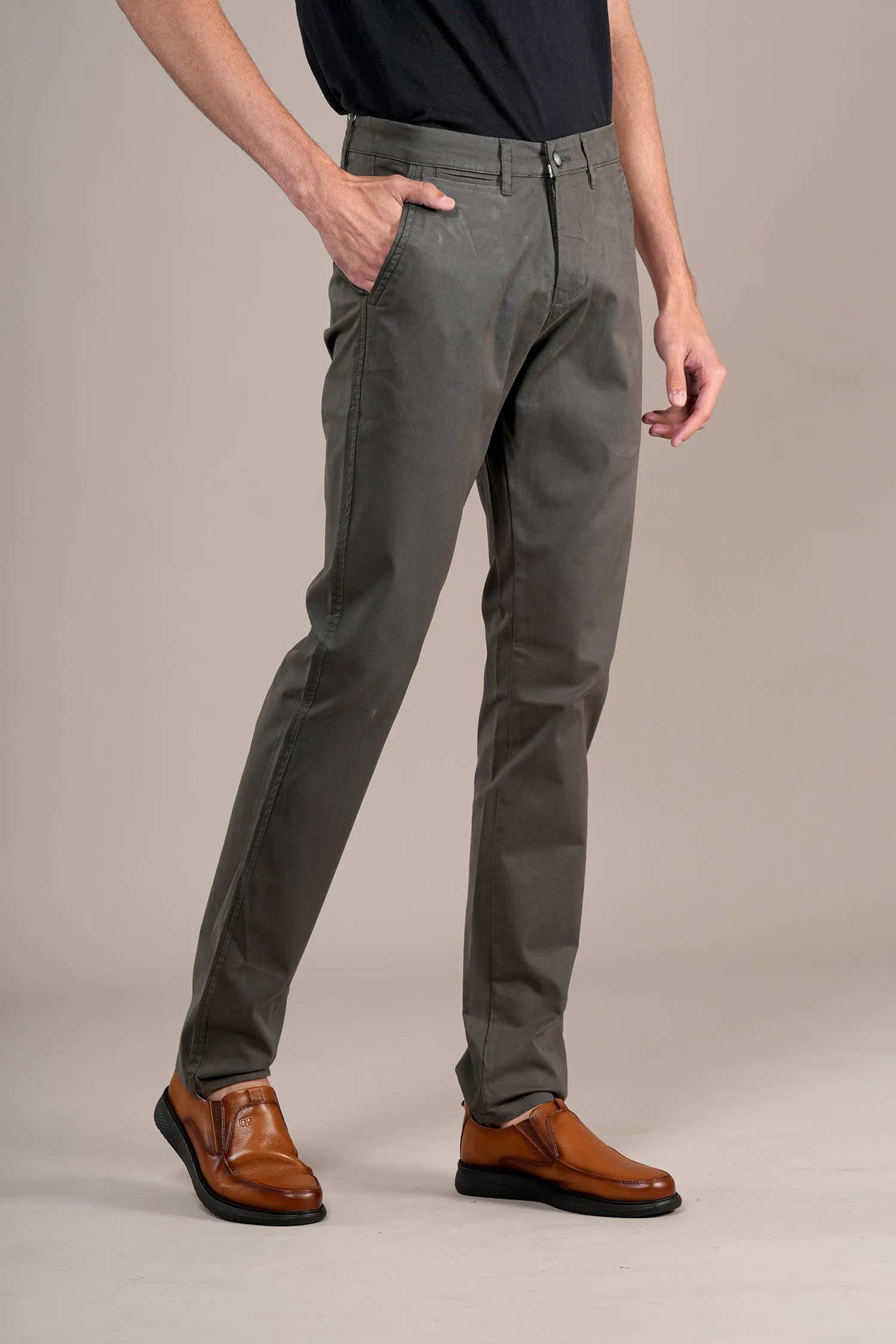 Men's Olive Solid Non-Pleated Casual Trouser