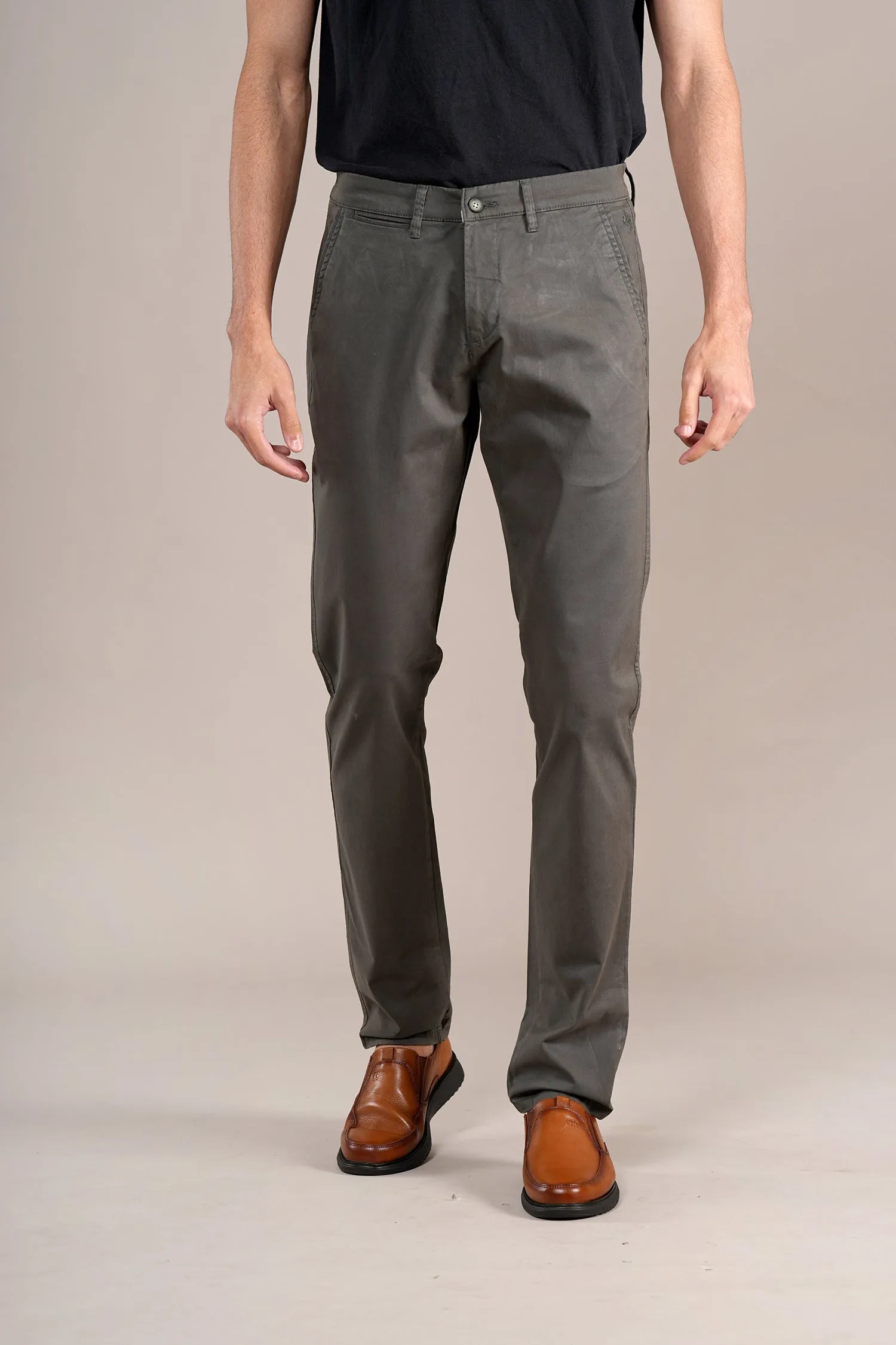 Men's Olive Solid Non-Pleated Casual Trouser