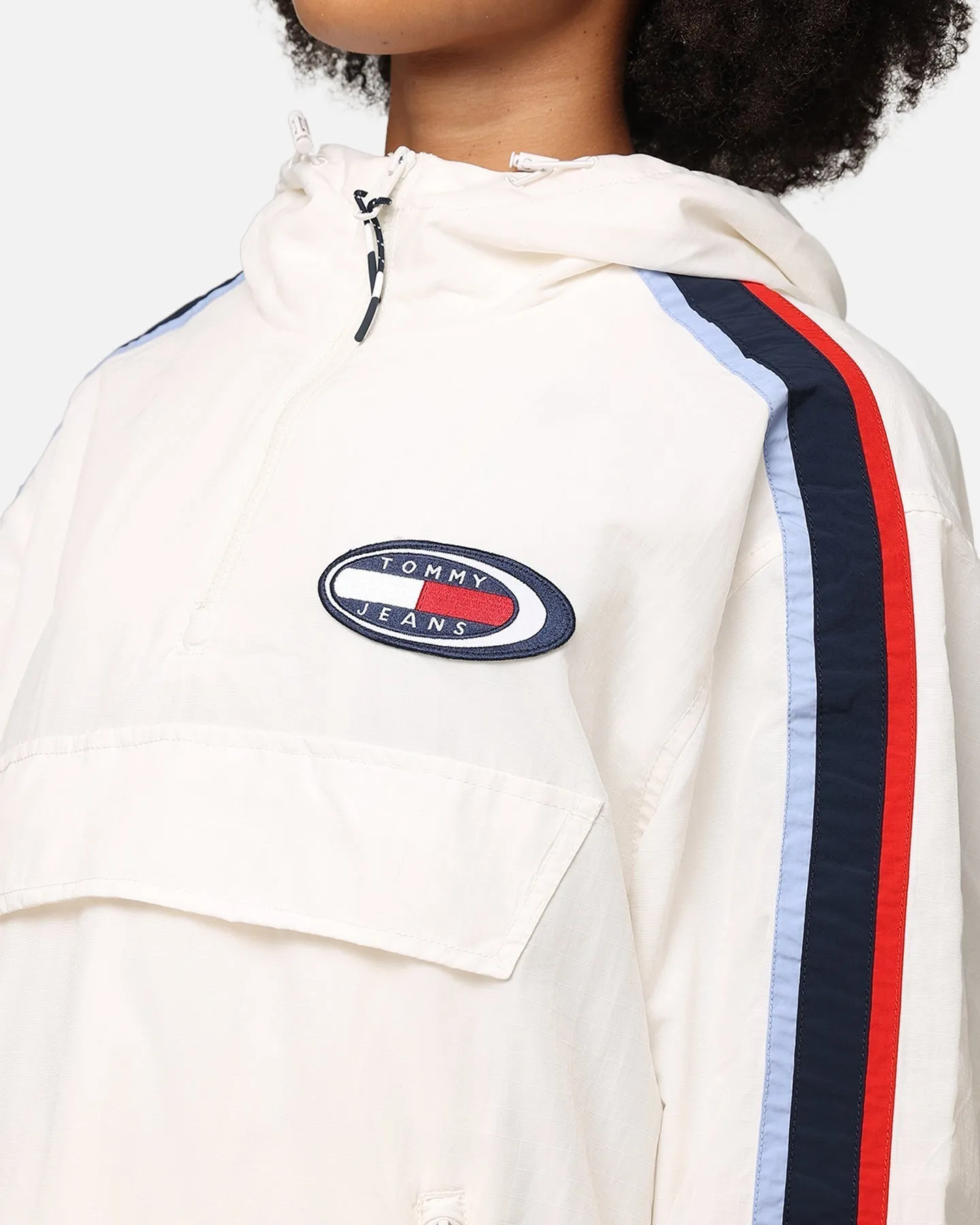 Tommy Jeans Women's TJW Archive Chicago Pullover Jacket Ancient White